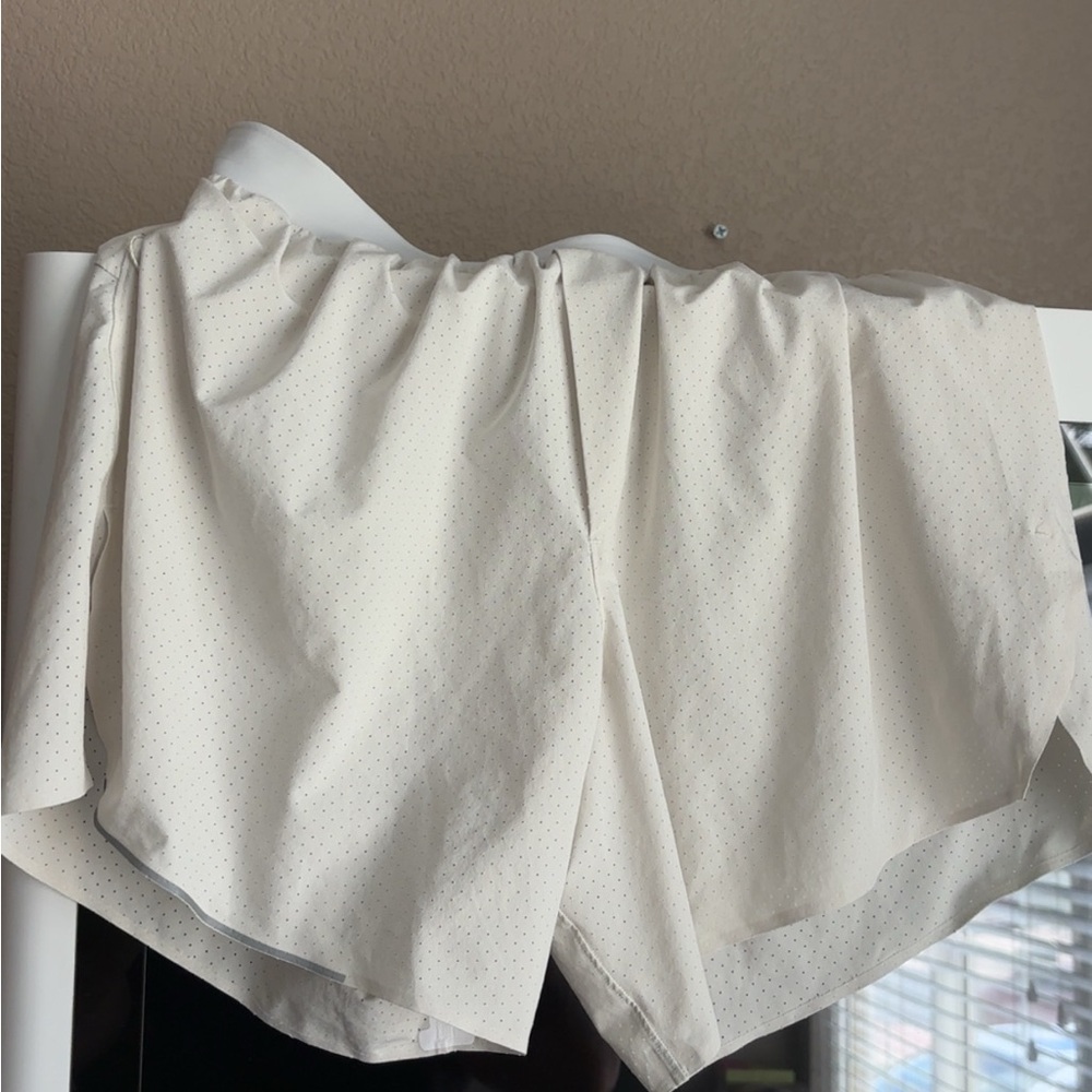 Men’s lululemon White Shorts liner is cut out